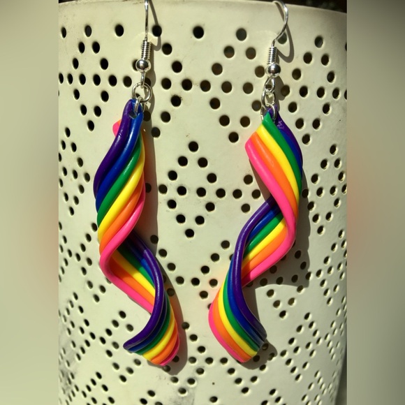 🌈 Rainbow Twist Handcrafted Earrings 💖 - Picture 13 of 15